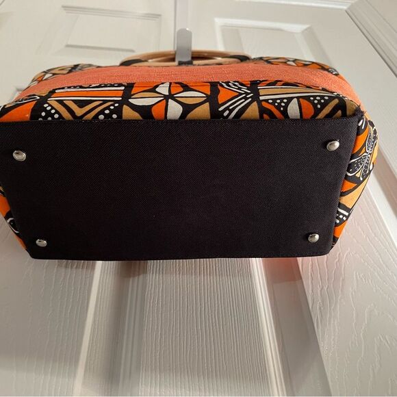 Masika Hand Woven Raffia Fibers African Bag with Wooden Handle - Picture 7 of 10